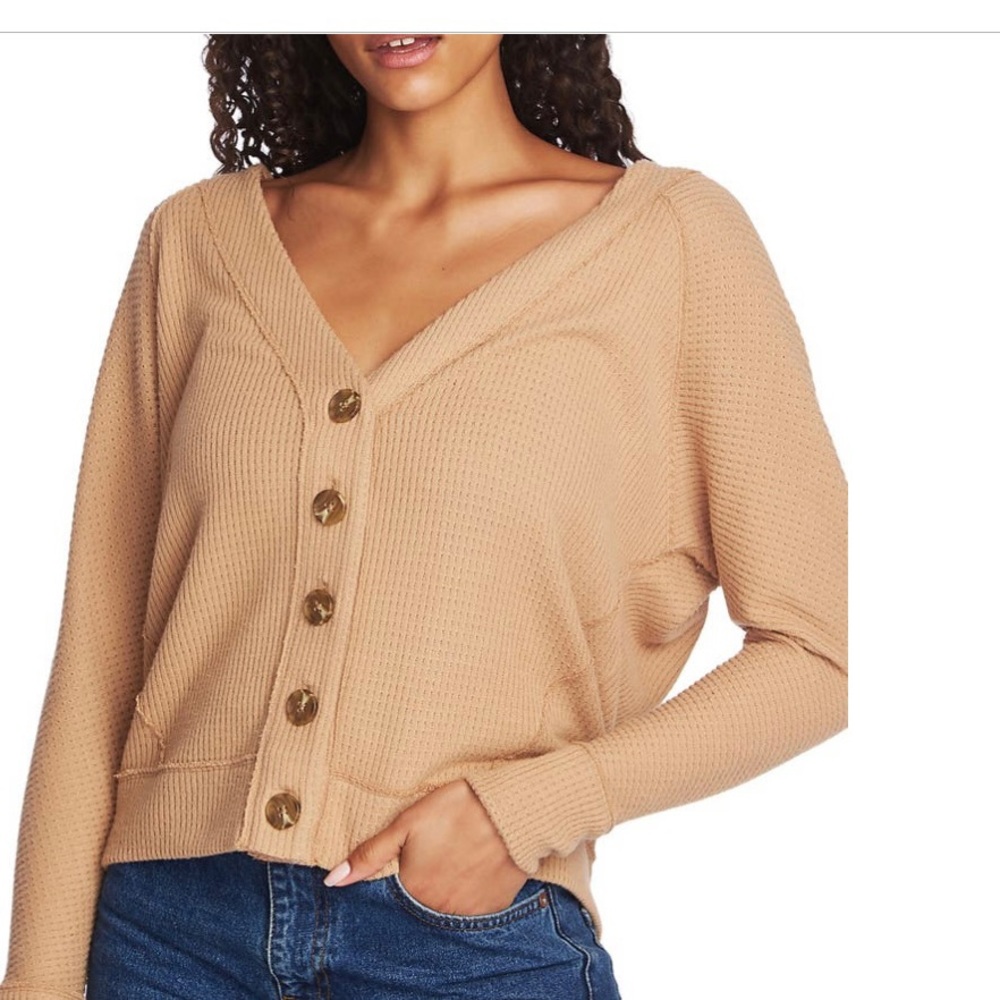 1. State button front crop. Size: Small, Color: WILD OAK.